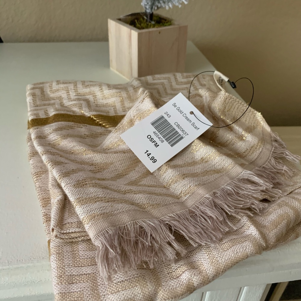 Women’s scarf
